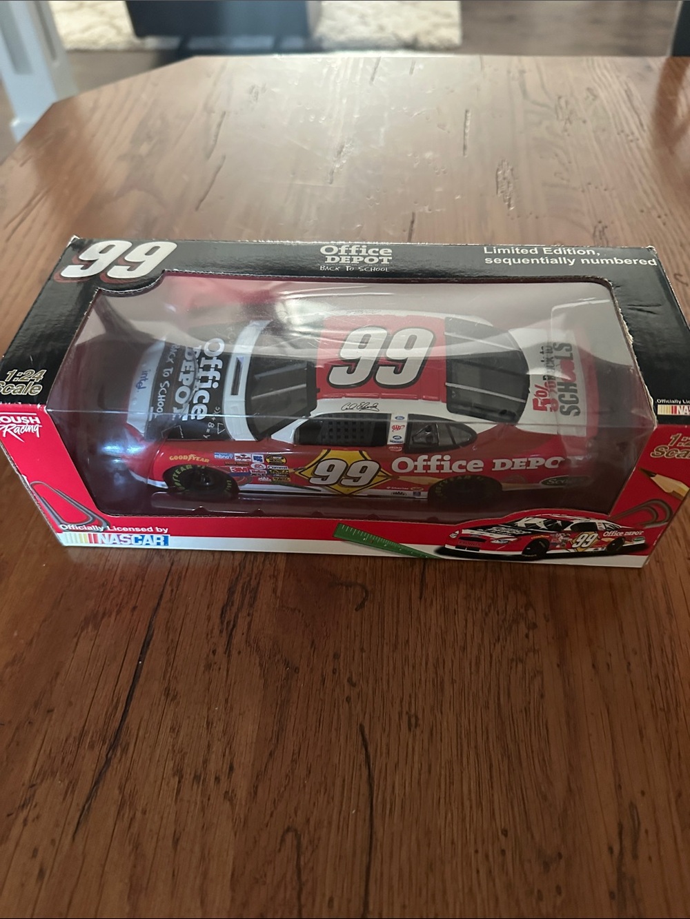 NWT Carl Edward’s #99 Office Depot Back to School 2005 NASCAR 1:24 Diecast